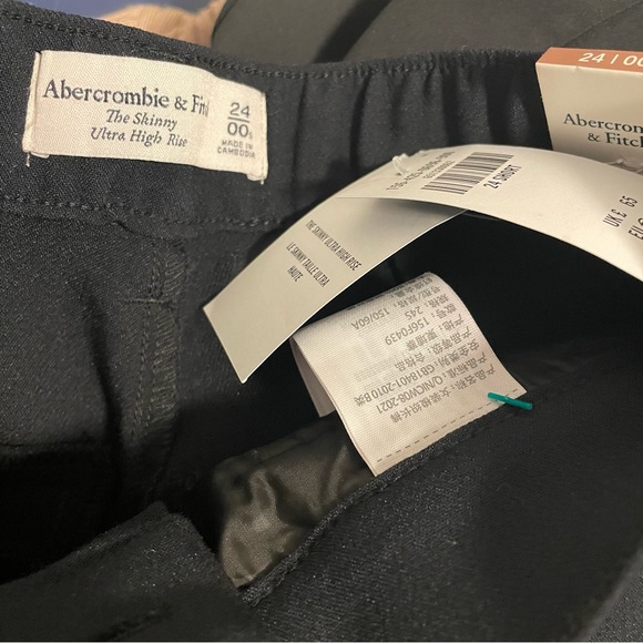 NWT Abercrombie Ultra High Rise Split Hem Black Pants - Picture 2 of 8